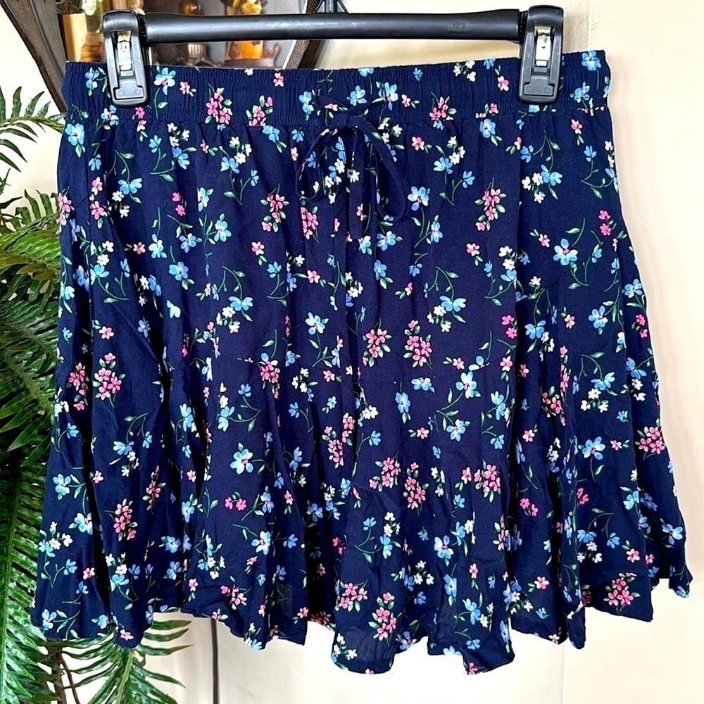 NWOT Mi Ami Navy Blue Floral Ruffle Skirt Lined Stretch Waist Preppy Mini Rayon